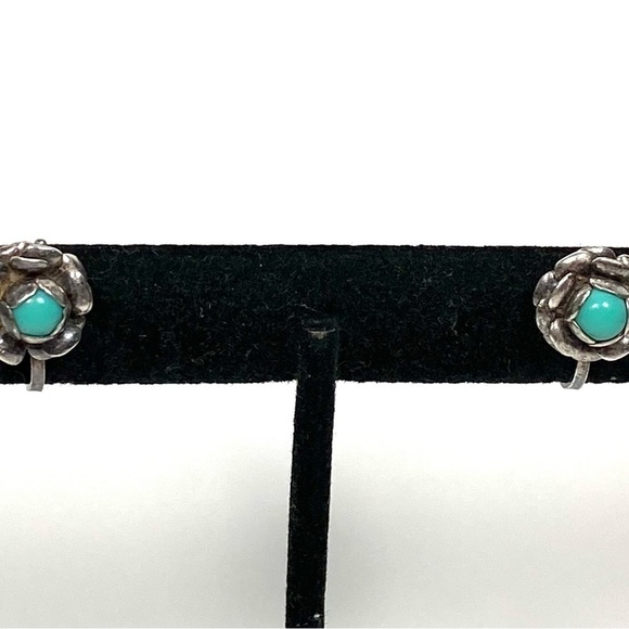 Sterling Silver Earrings Screw Backs Flowers Huggies Blue Insert 3.04g Vintage - Picture 6 of 14